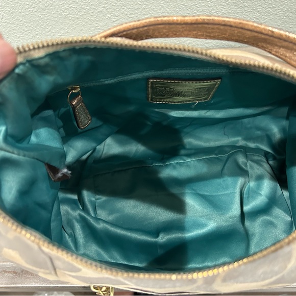 Authentic Signature Coach Poppy Shoulder Handbag - Picture 6 of 10